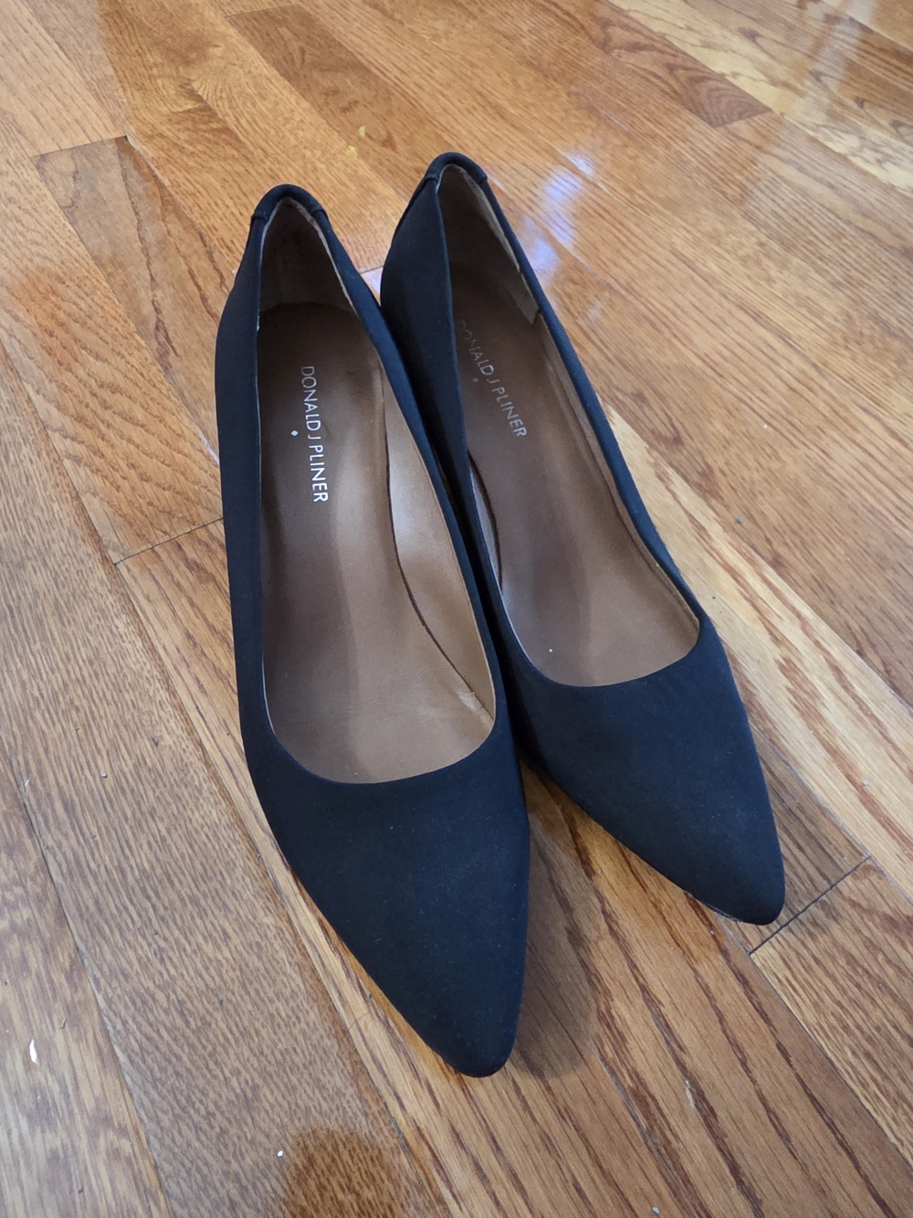 Donald J. Pliner Black Pointed-Toe Pumps with Suede Finish